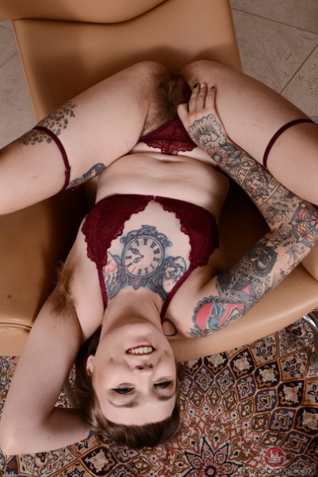 Brunette babe with hairy armpits Felicia Fisher strips and shows her bush