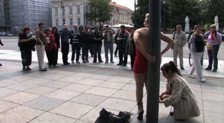 Curvy mom Kitty shamelessly posing buck naked for a crowd of people in public