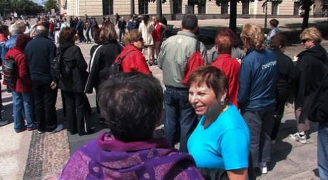 Curvy mom Kitty shamelessly posing buck naked for a crowd of people in public