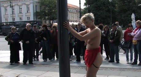 Curvy mom Kitty shamelessly posing buck naked for a crowd of people in public