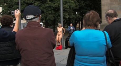 Curvy mom Kitty shamelessly posing buck naked for a crowd of people in public