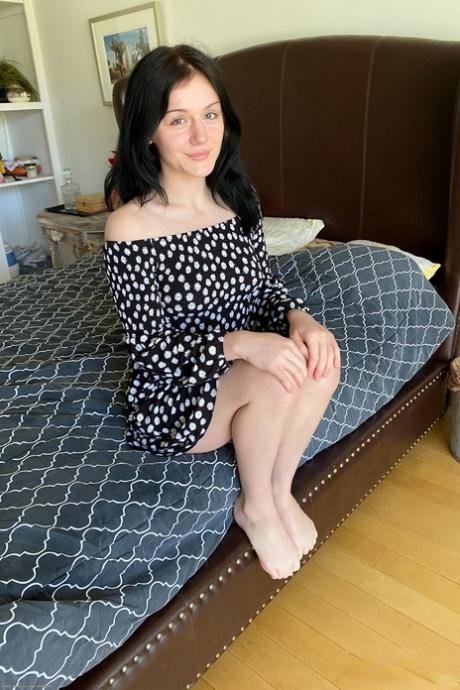 Amateur teen Rosalyn Sphinx displays her unshaved armpits & furry holes