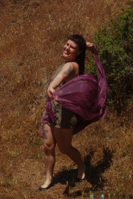 Tall chick Olivia Rose strips in nature and shows her hairy vagina up close