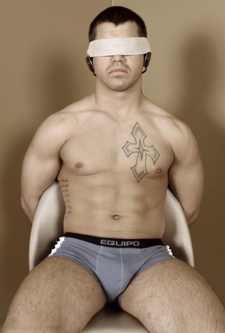 Blindfolded boy Foster gets orally pleased by hairy gay dude Vander