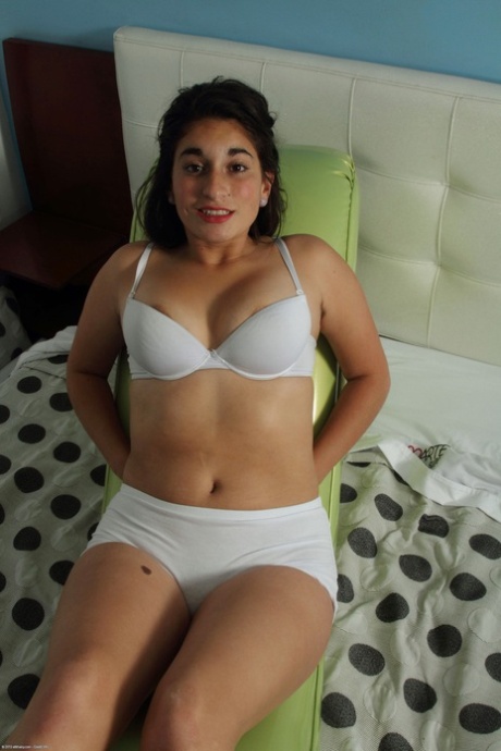 Latina Roxane shows off her big booty, big tits and hairy pussy in a solo