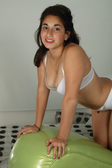 Latina Roxane shows off her big booty, big tits and hairy pussy in a solo