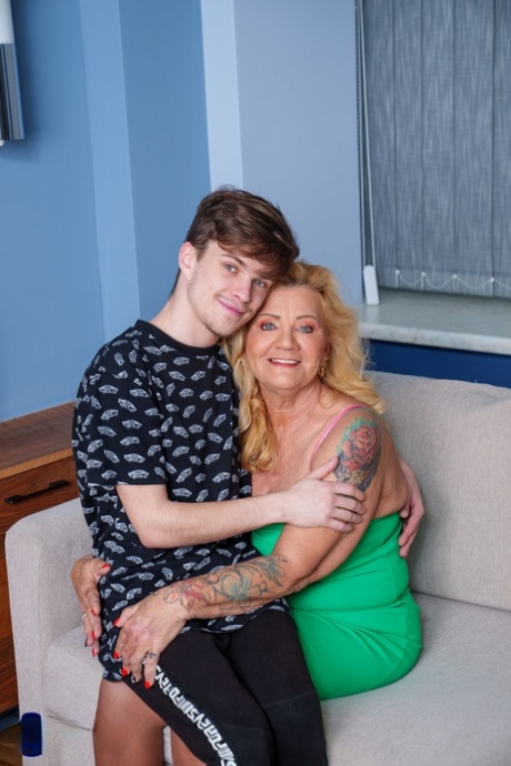 Slutty granny Paulene gets her hairy twat banged by skinny teen boy