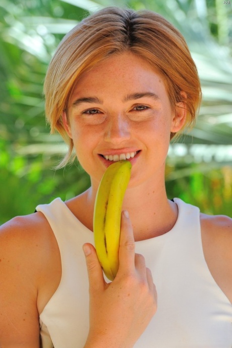 Lovely amateur babe Jodi inserts Ben Wa balls and a banana into her pussy